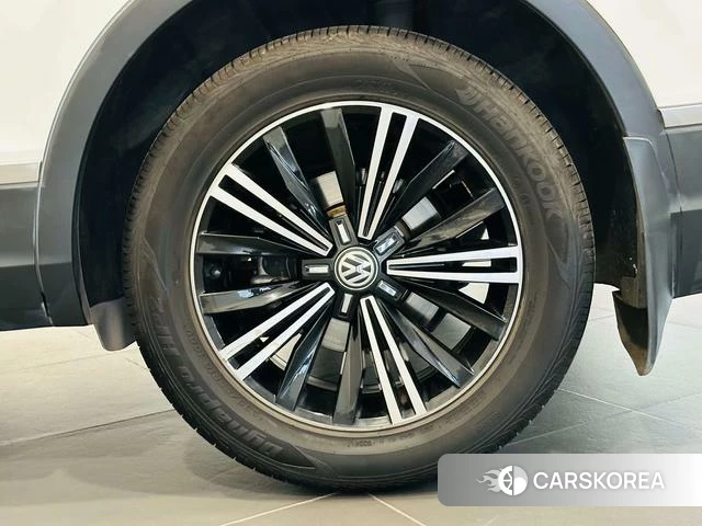 Volkswagen Tiguan L 2019 Белый из Китая