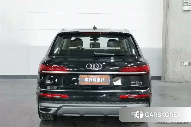 Audi Q7 2022 Черный из Китая