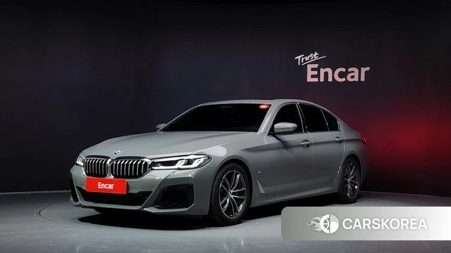 BMW 5 Series (G30) 2022 Серебристо-серый из Кореи