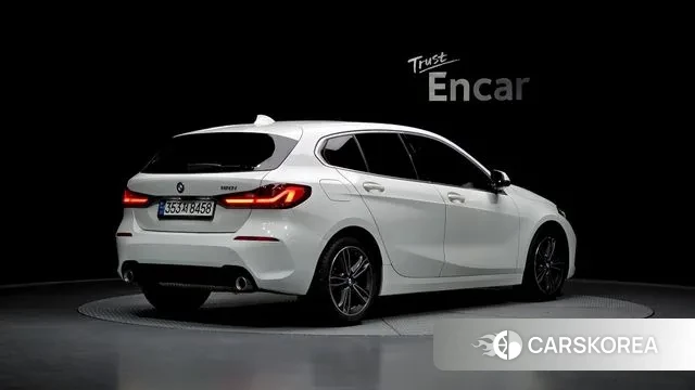 BMW 1 Series (F40) 2021 Белый из Кореи