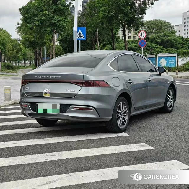 BYD Qin PLUS DM 2023 Серебристо-серый из Китая