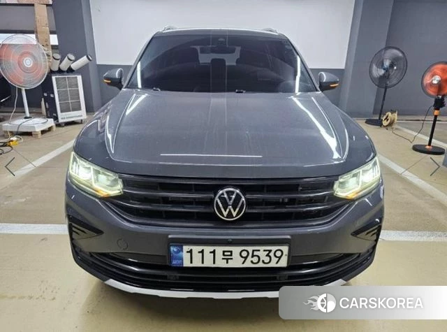 Volkswagen Tiguan second Generation 2022 Серебристо-серый из Кореи