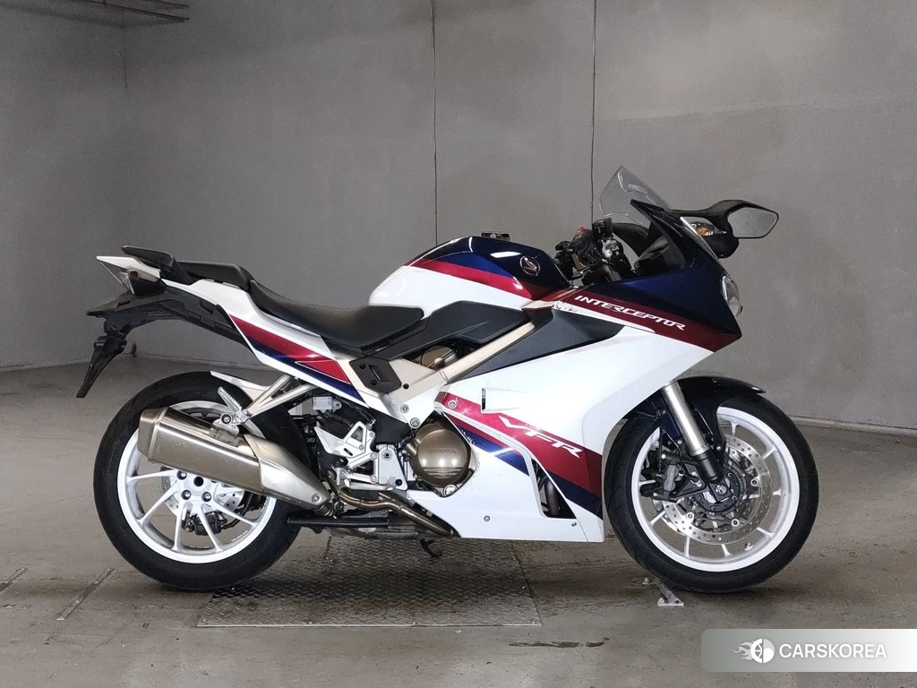 Проданный Honda VFR800F 2019 из Японии