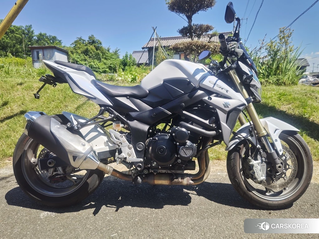 Проданный Suzuki GSR750 ABS 2013 из Японии