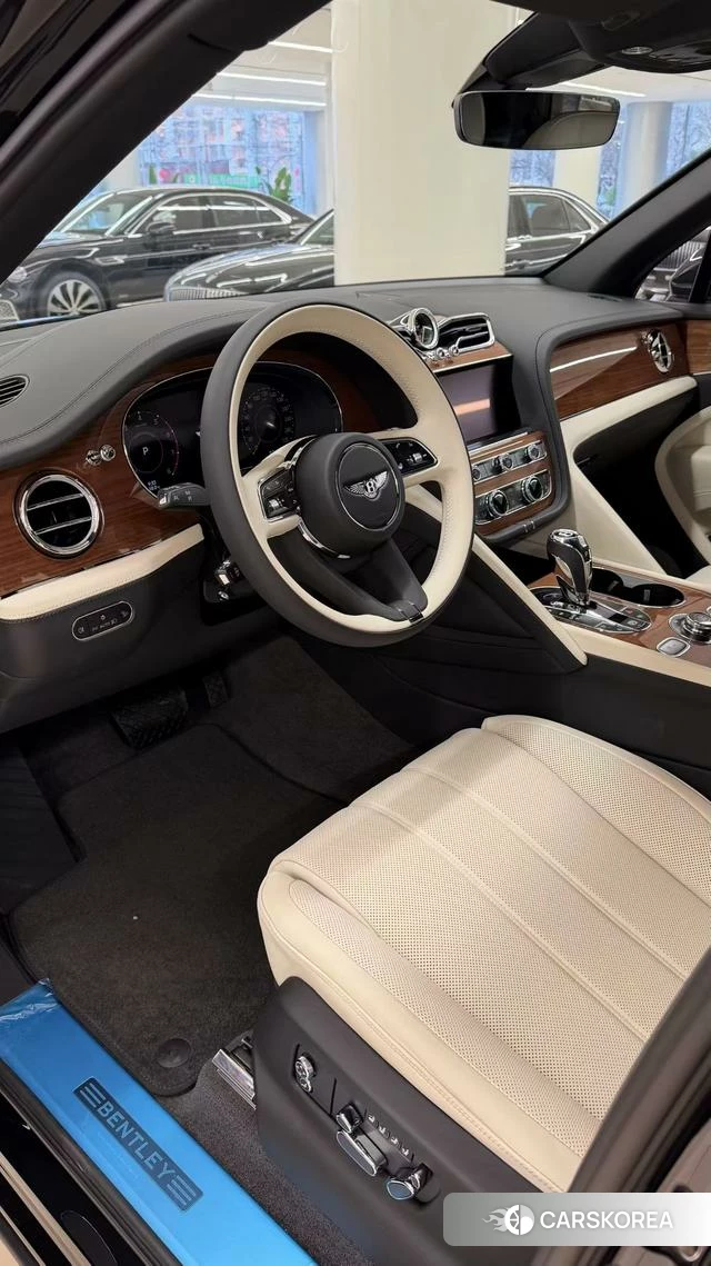 Bentley Tim Yue 2026 Черный из Китая