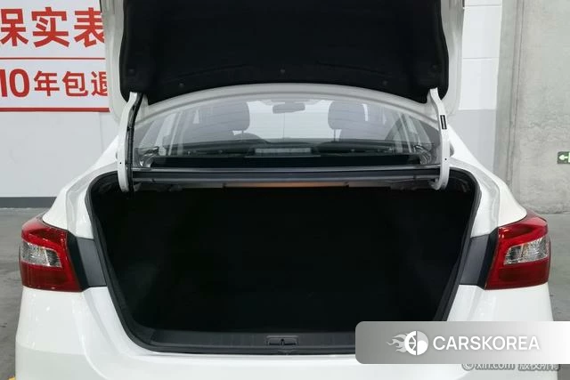 Nissan Xuan Yi 2024 Белый из Китая