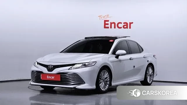 Toyota Camry (XV70) 2018 Белый из Кореи