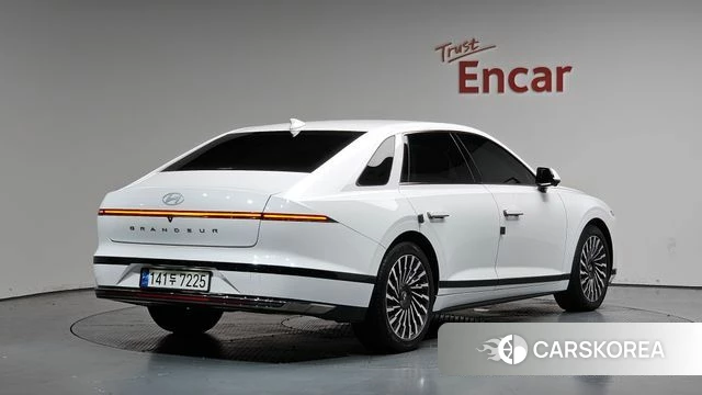 Hyundai Grandeur (GN7) 2023 Белый из Кореи