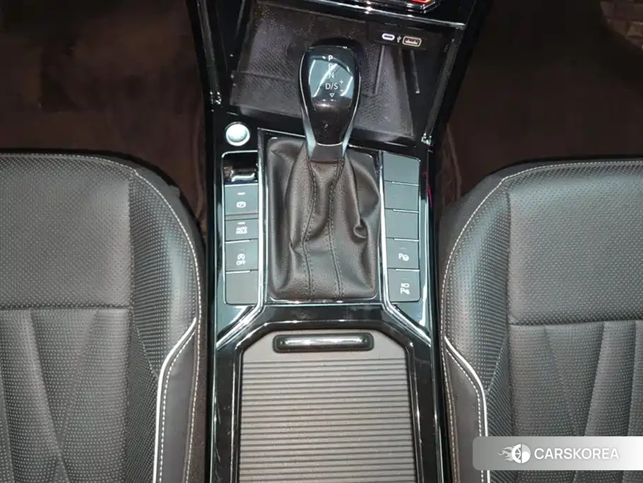 Volkswagen Passat 2023 Черный из Китая