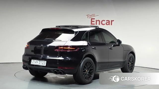 Porsche Macan 2018 Черный из Кореи