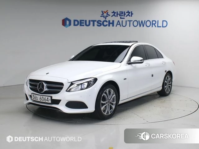 Mercedes-Benz C-Class W205 2018 Белый из Кореи