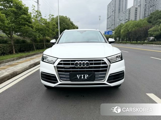 Audi Q5L 2021 Белый из Китая