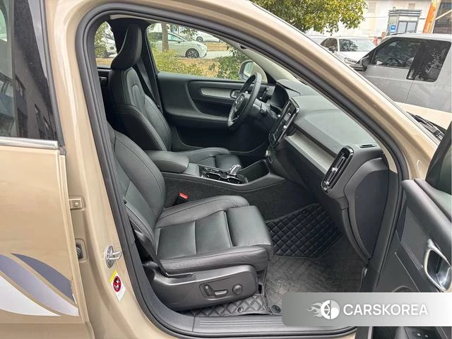 Volvo XC40 2024 Шампань из Китая