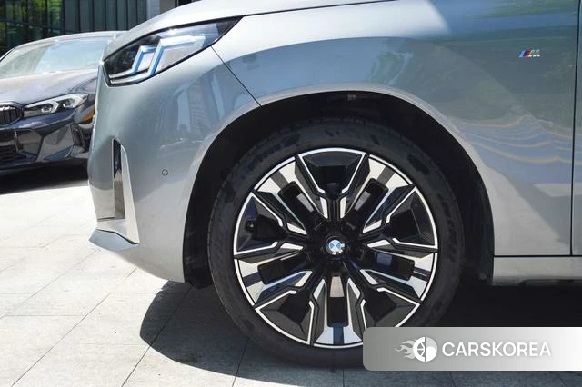 BMW X3 2025 Серебристо-серый из Китая