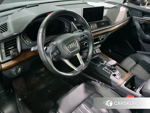 Audi Q5L 2021 Черный из Китая