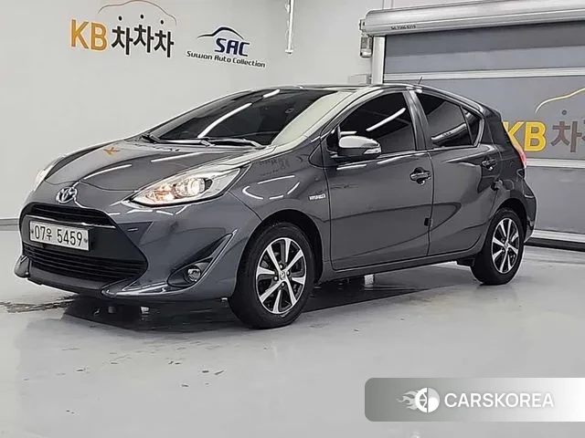 Toyota Prius C 2018 Серый из Кореи