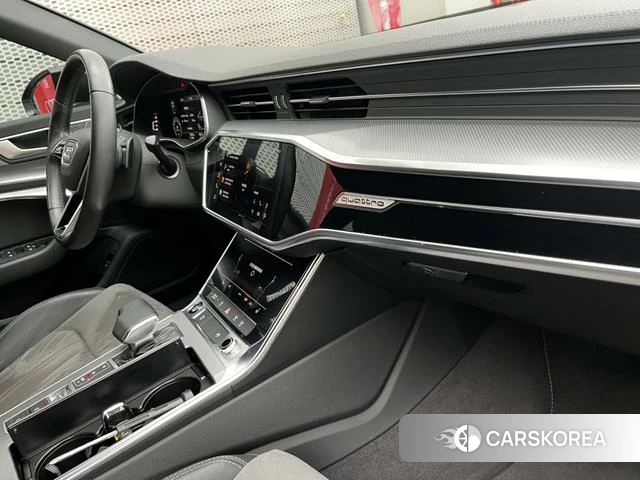 Audi A6L 2022 Черный из Китая
