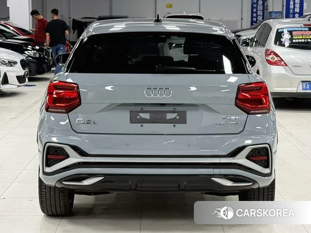 Audi Q2L 2022 Серебристо-серый из Китая