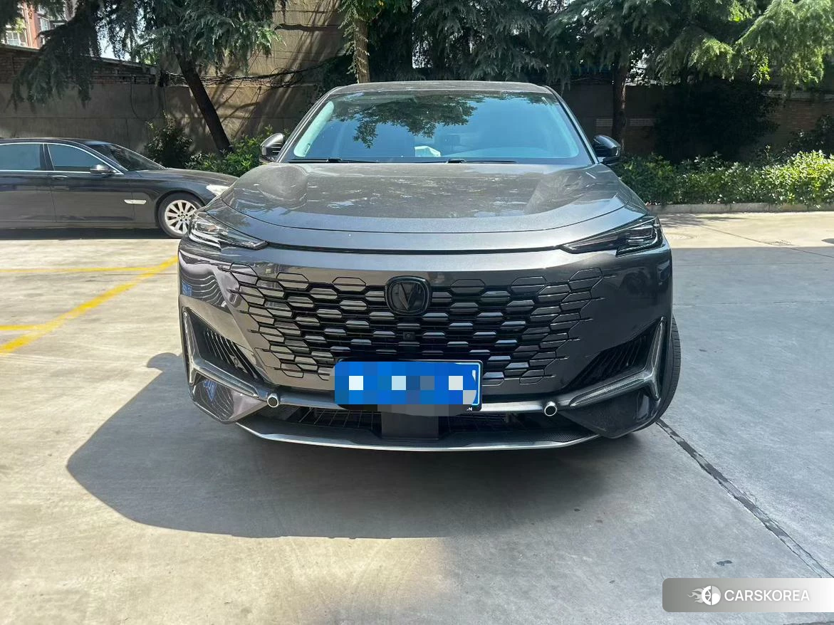 Chang'an UNI-K 2023 Темно-серый из Китая