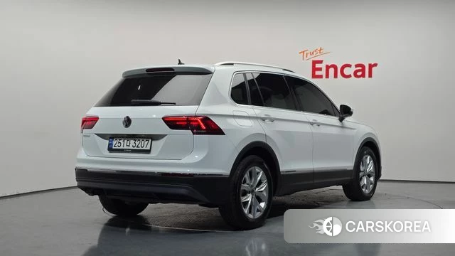 Volkswagen Tiguan second Generation 2020 Белый из Кореи