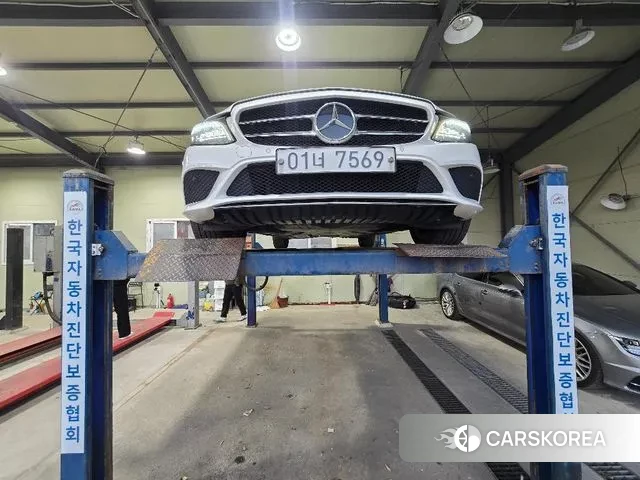 Mercedes-Benz C-Class W205 2019 Белый из Кореи