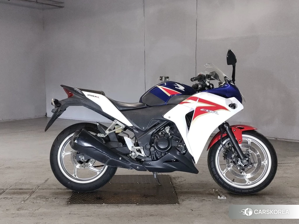 Проданный Honda CBR250R 2011 из Японии, фото 2