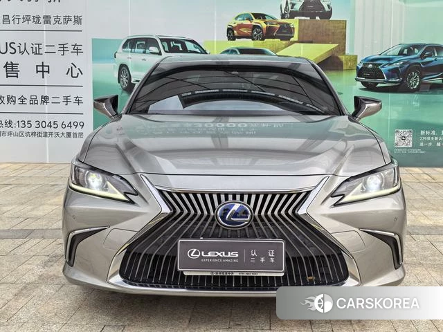 Lexus ES 2021 Серебристо-серый из Китая