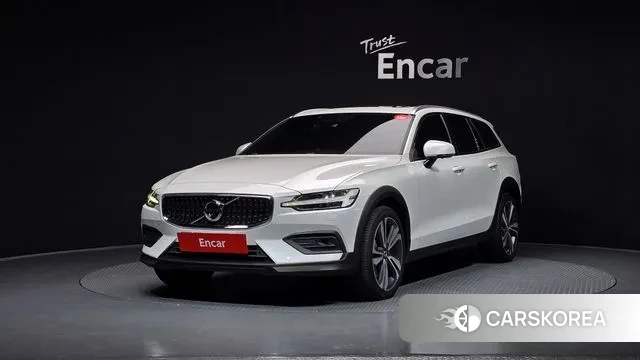 Volvo V60 Cross-Country 2nd Generation 2020 Белый из Кореи