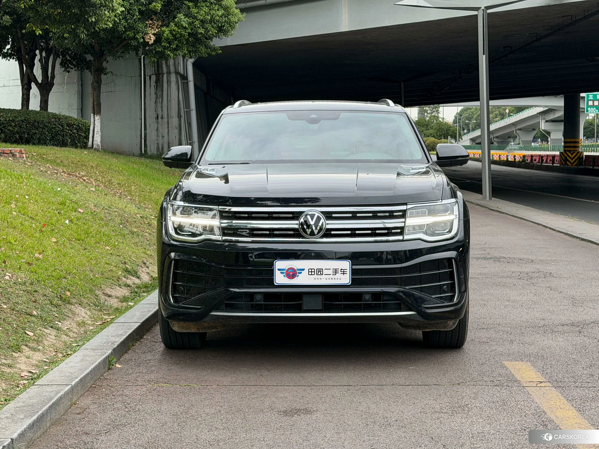 Volkswagen Tourang 2023 Черный из Китая