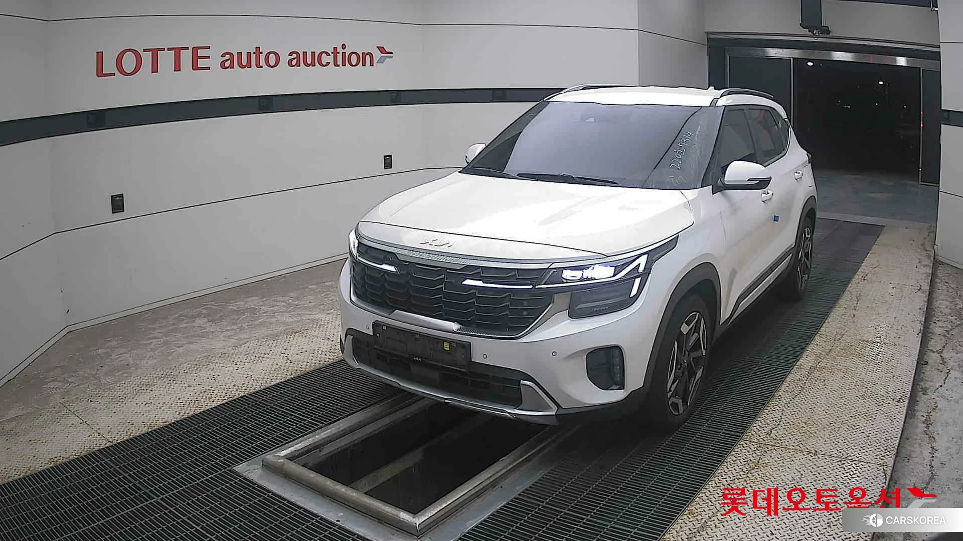 Kia Seltos 2024 Белый из Кореи