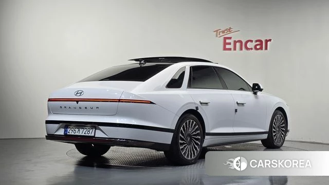 Hyundai Grandeur Hybrid (GN7) 2023 Белый из Кореи