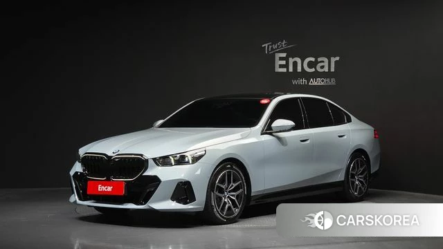 BMW 5 Series (G60) 2025 Серебристо-серый из Кореи