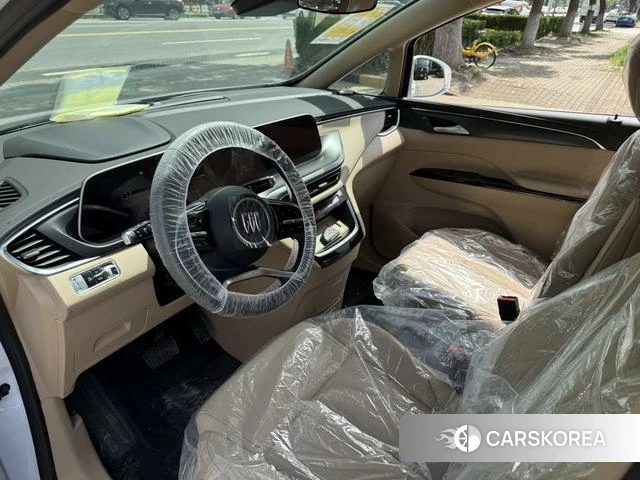 Buick GL8 2025 Серебристо-серый из Китая