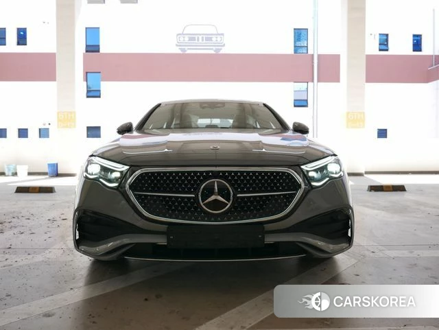 Mercedes-Benz E-Class W214 2026 Цвет галактики из Кореи
