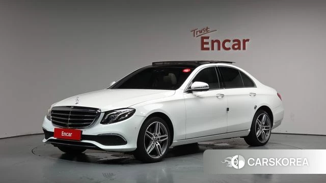 Mercedes-Benz E-Class W213 2019 Белый из Кореи