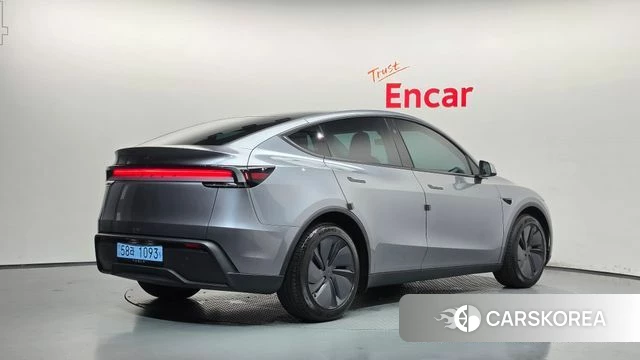 Tesla Model Y 2025 Серебристо-серый из Кореи