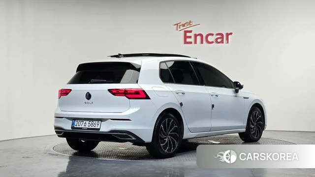 Volkswagen Golf 8th Generation 2024 Белый из Кореи