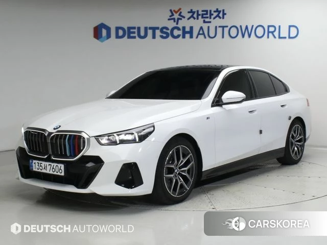 BMW 5 Series (G60) 2025 Белый из Кореи