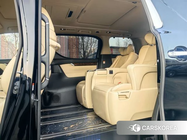 Toyota Elfa 2022 Черный из Китая