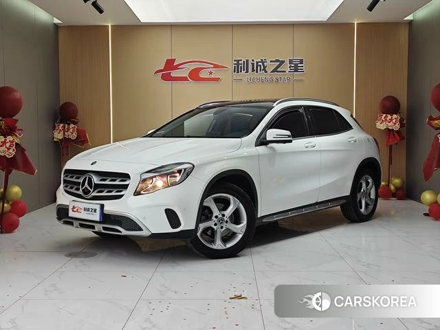 Mercedes-Benz GLA 2019 Белый из Китая