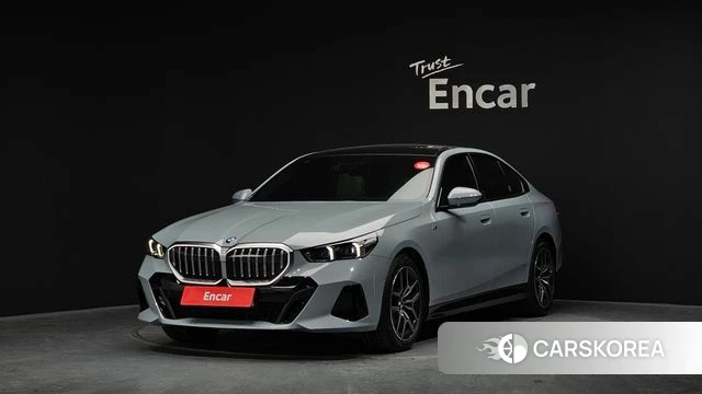 BMW 5 Series (G60) 2025 Серебристо-серый из Кореи