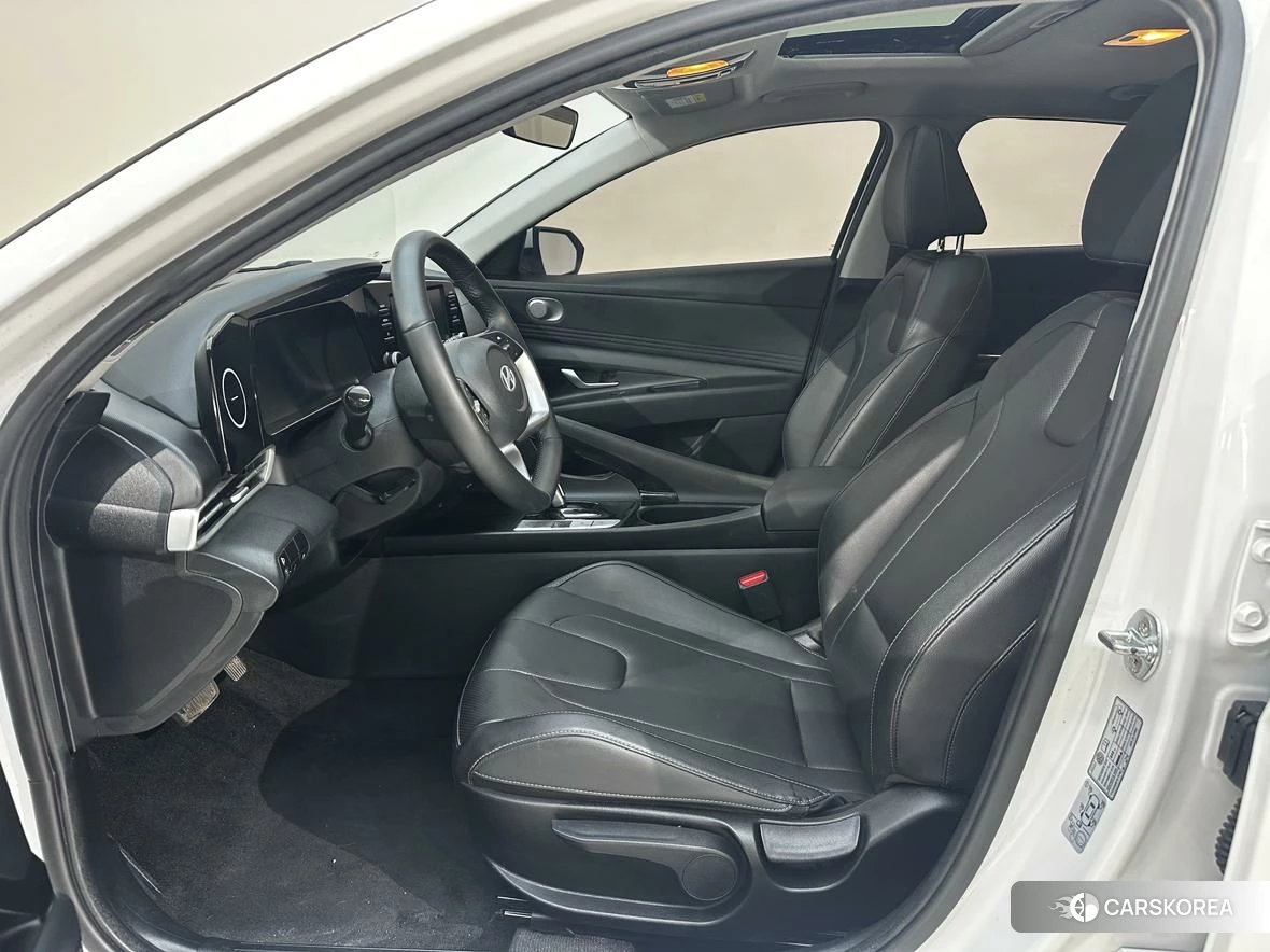 Hyundai Elantra 2023 Белый из Китая