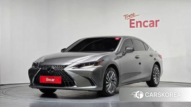 Lexus ES300h 7th generation 2022 Серебряный из Кореи