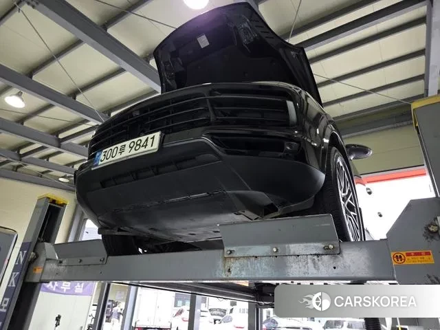 Porsche Cayenne (PO536) 2022 Черный из Кореи