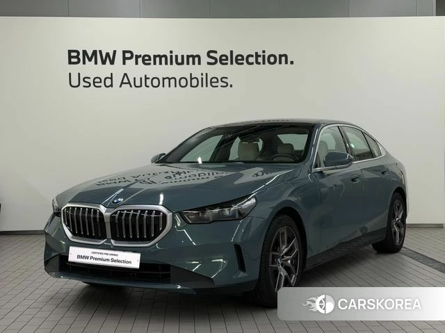BMW 5 Series (G60) 2025 Небесно-голубой из Кореи