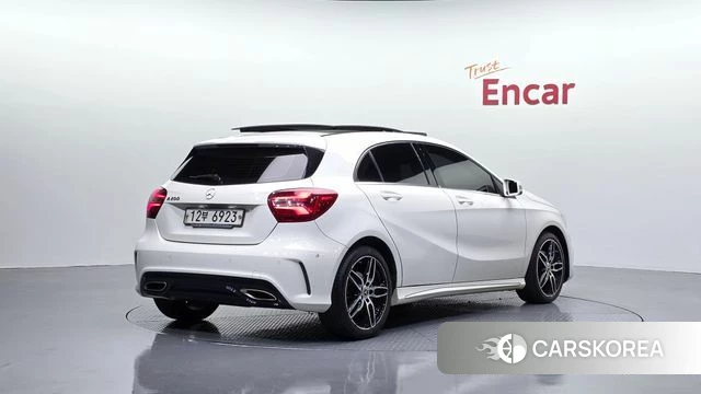 Mercedes-Benz A-Class W176 2018 Белый из Кореи