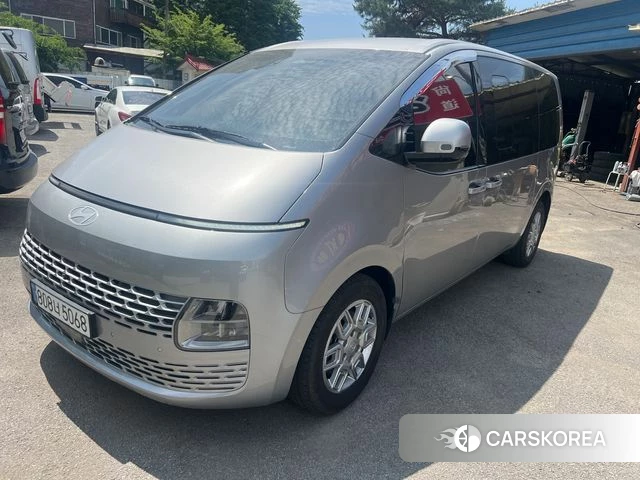 Hyundai Staria 2023 Серебристо-серый из Кореи