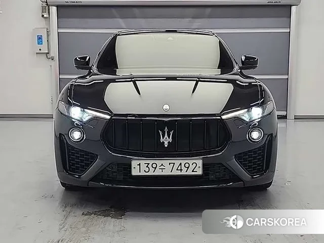 Maserati Levante 2019 Черный из Кореи