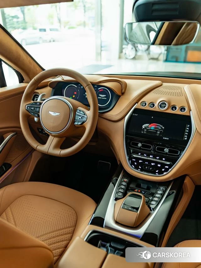 Aston Martin DBX 2024 Черный из Китая