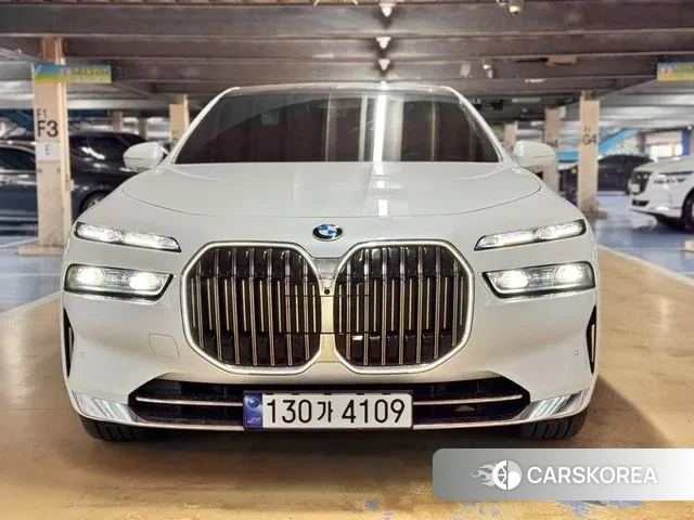 BMW 7 Series (G70) 2023 Белый из Кореи